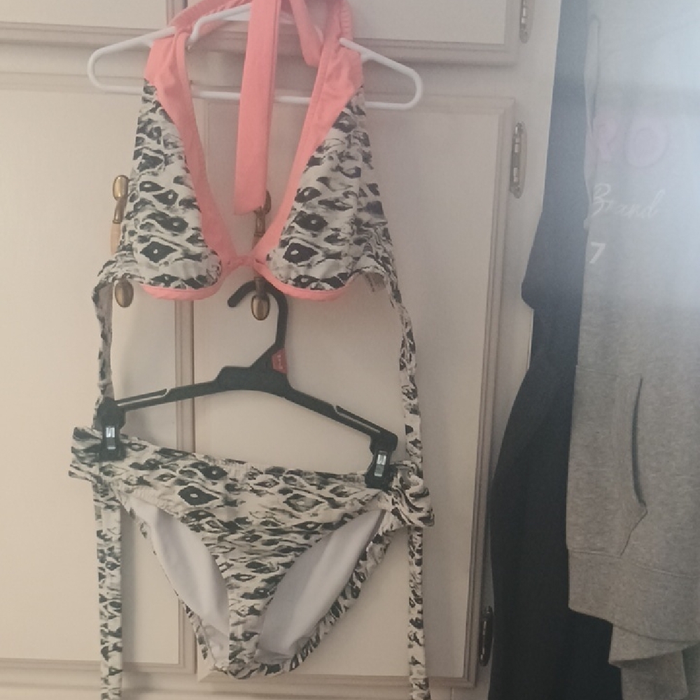 VENUS Coral and Black Patterned Bikini